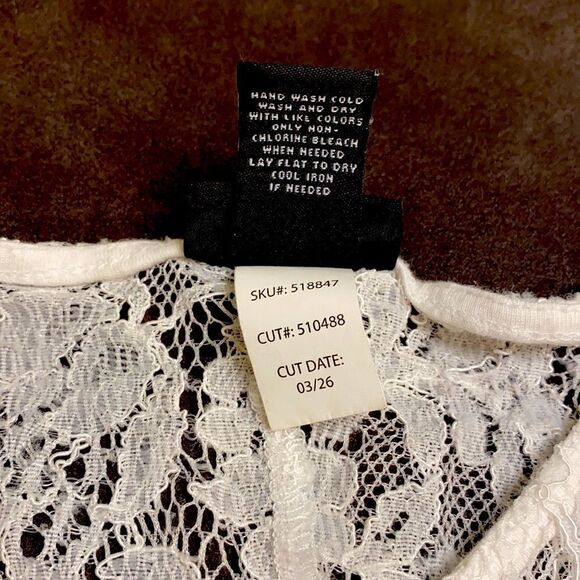 Torrid White Lace Short Sleeve Cold Shoulder Top - Picture 4 of 6